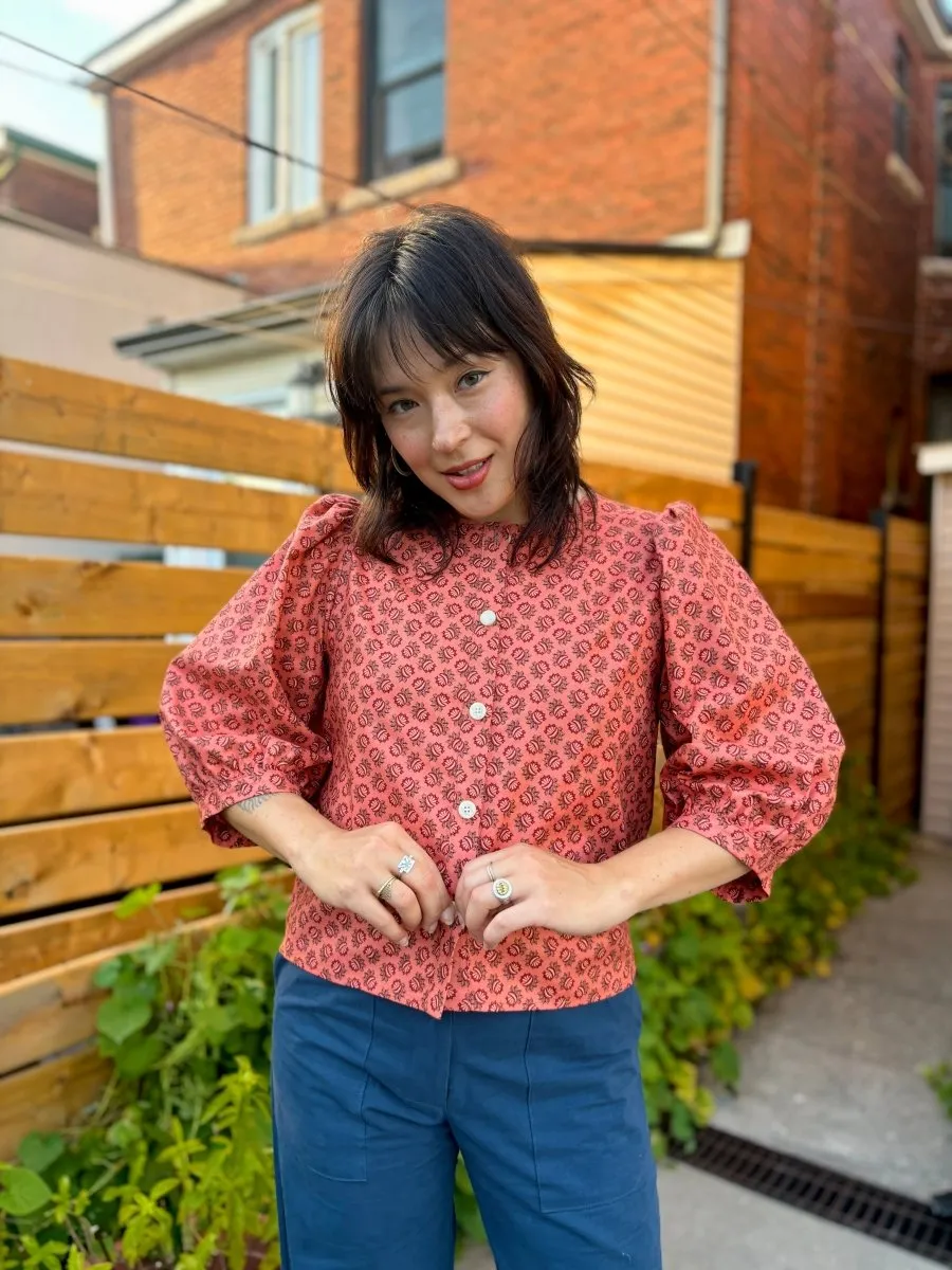Birds of North America Serin Blouse (Berry Sheaf)