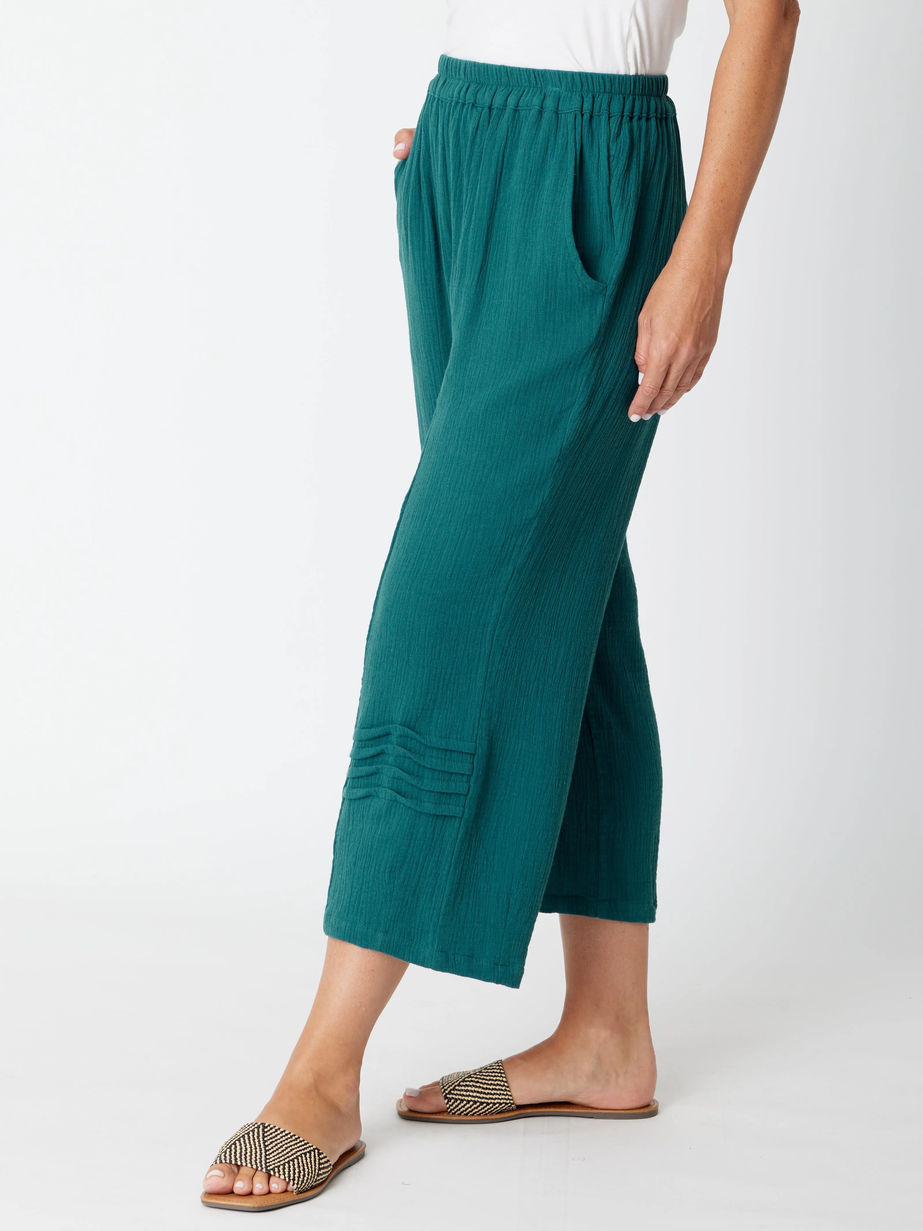 Bonded Pintuck 3/4 Pant - 30660 Teal